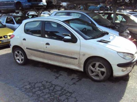 Vehiculo en el desguace: PEUGEOT 206 BERLINA XT