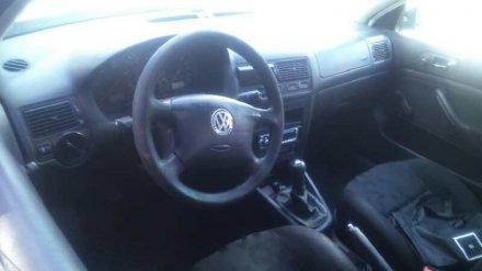 Vehiculo en el desguace: VOLKSWAGEN GOLF IV BERLINA (1J1) Básico