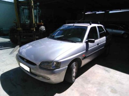 Vehiculo en el desguace: FORD ESCORT BERL./TURNIER CLX Berlina