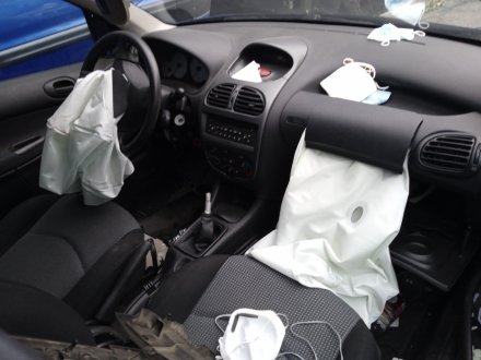 Vehiculo en el desguace: PEUGEOT 206 BERLINA X-Line