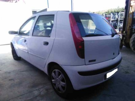 Vehiculo en el desguace: FIAT PUNTO BERLINA (188) 1.9 D (I)