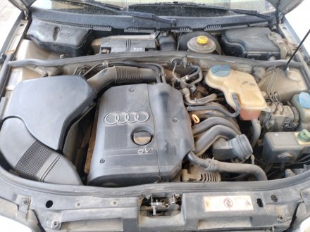 Vehiculo en el desguace: AUDI A4 BERLINA (B5) 1.8
