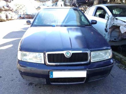 Vehiculo en el desguace: SKODA OCTAVIA BERLINA (1U2) Ambiente