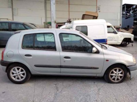 Vehiculo en el desguace: RENAULT CLIO II FASE I (B/CBO) 1.9 dTi RT B/COU