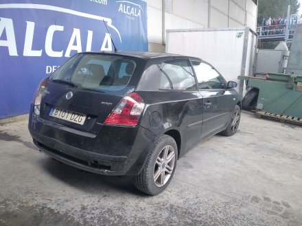 Vehiculo en el desguace: FIAT STILO (192) 1.9 120 Feel Multijet