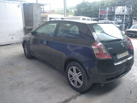 Vehiculo en el desguace: FIAT STILO (192) 1.9 120 Feel Multijet