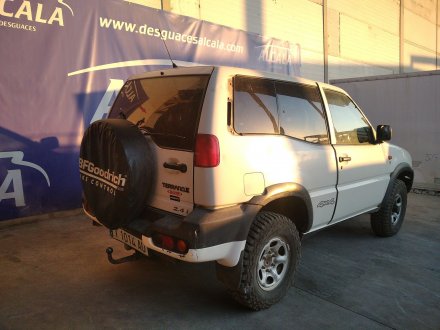 Vehiculo en el desguace: NISSAN TERRANO/TERRANO.II (R20) 2.4 CAT