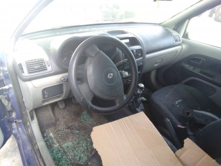 Vehiculo en el desguace: RENAULT CLIO II FASE II (B/CB0) 1.2 16V