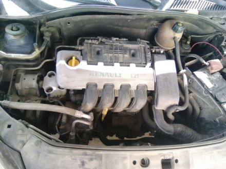 Vehiculo en el desguace: RENAULT CLIO II FASE II (B/CB0) 1.2 16V