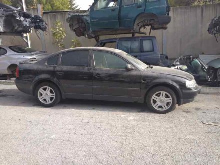 Vehiculo en el desguace: VOLKSWAGEN PASSAT BERLINA (3B2) Comfortline