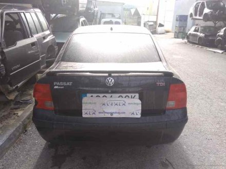 Vehiculo en el desguace: VOLKSWAGEN PASSAT BERLINA (3B2) Comfortline