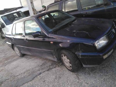 Vehiculo en el desguace: VOLKSWAGEN VENTO (1H2) GL