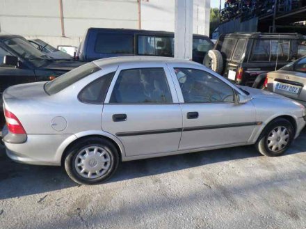 Vehiculo en el desguace: OPEL VECTRA B BERLINA Básico (1999->)