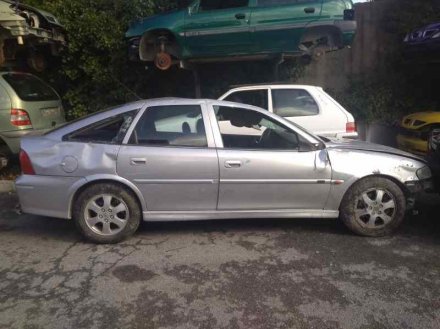 Vehiculo en el desguace: OPEL VECTRA B BERLINA Básico (1999->)