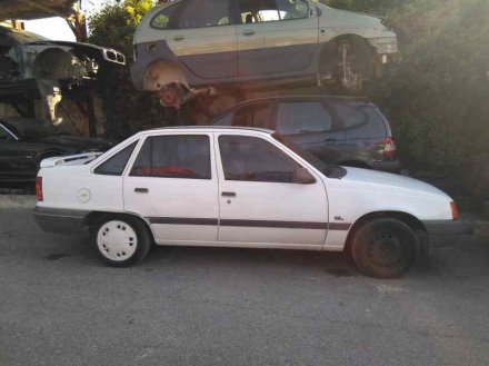 Vehiculo en el desguace: OPEL KADETT E GSI Berlina