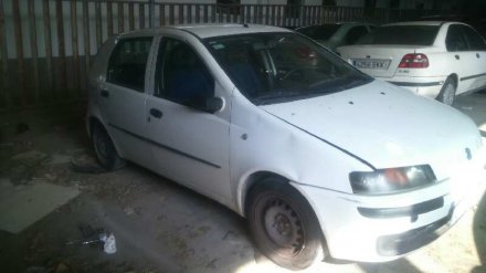 Vehiculo en el desguace: FIAT PUNTO BERLINA (188) 1.9 D (I)