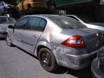 Vehiculo en el desguace: RENAULT MEGANE II BERLINA 5P Authentique