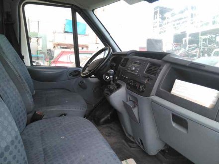 Vehiculo en el desguace: FORD TRANSIT COMBI ´06 2.4 TDCi CAT