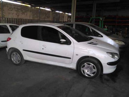 Vehiculo en el desguace: PEUGEOT 206 BERLINA X-Line