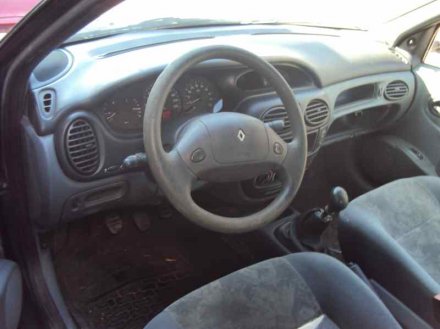 Vehiculo en el desguace: RENAULT MEGANE I CLASSIC (LA0) 1.9 D RN