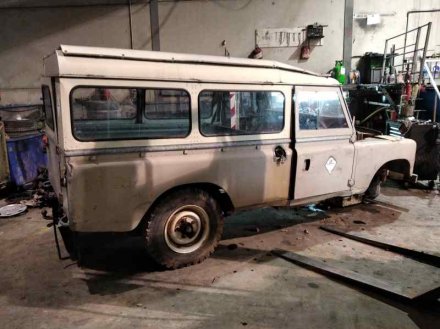 Vehiculo en el desguace: LAND ROVER SANTANA 109