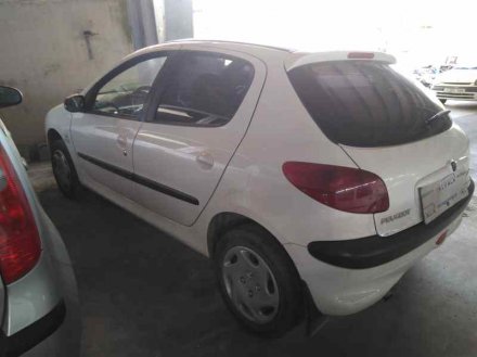 Vehiculo en el desguace: PEUGEOT 206 BERLINA X-Line