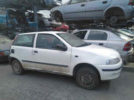 Vehiculo en el desguace: FIAT PUNTO BERLINA (176) 60 SX