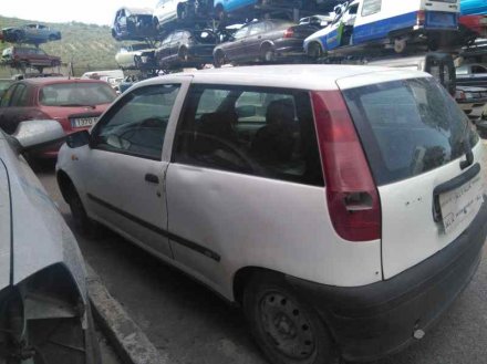 Vehiculo en el desguace: FIAT PUNTO BERLINA (176) 60 SX