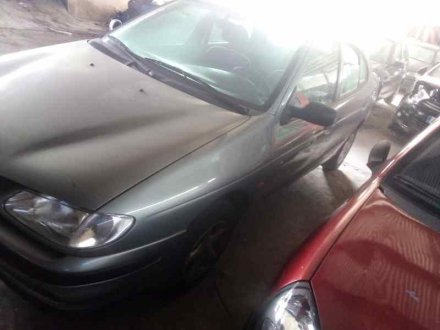 Vehiculo en el desguace: RENAULT MEGANE I BERLINA HATCHBACK (BA0) 1.6e RN
