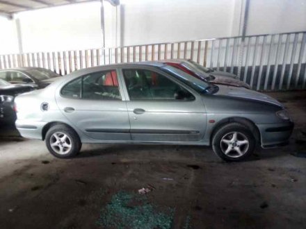 Vehiculo en el desguace: RENAULT MEGANE I BERLINA HATCHBACK (BA0) 1.6e RN