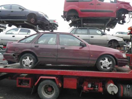 Vehiculo en el desguace: FORD SIERRA BERLINA 2.0 IS