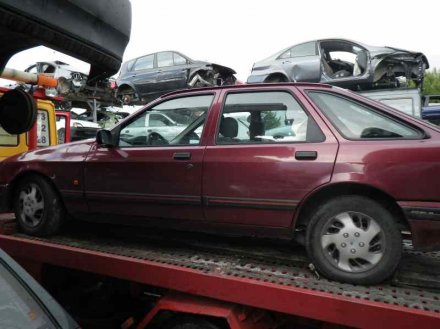 Vehiculo en el desguace: FORD SIERRA BERLINA 2.0 IS