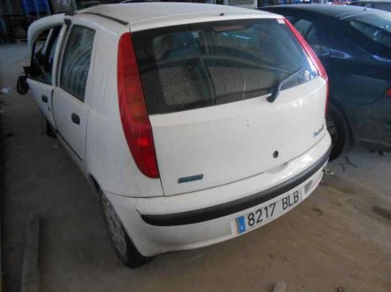 Vehiculo en el desguace: FIAT PUNTO BERLINA (188) 1.9 D (I)