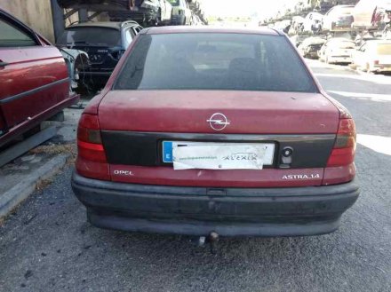 Vehiculo en el desguace: OPEL ASTRA F BERLINA GL