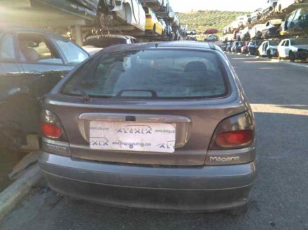 Vehiculo en el desguace: RENAULT MEGANE I BERLINA HATCHBACK (BA0) 1.6e Alize