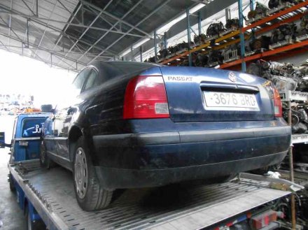 Vehiculo en el desguace: VOLKSWAGEN PASSAT BERLINA (3B2) Comfortline