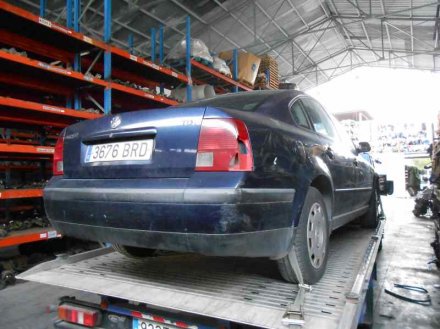 Vehiculo en el desguace: VOLKSWAGEN PASSAT BERLINA (3B2) Comfortline