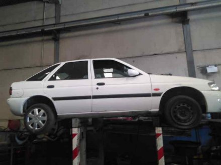 Vehiculo en el desguace: FORD ESCORT BERL./TURNIER CLX Berlina