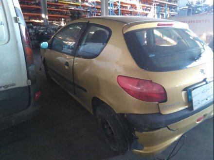 Vehiculo en el desguace: PEUGEOT 206 BERLINA Look