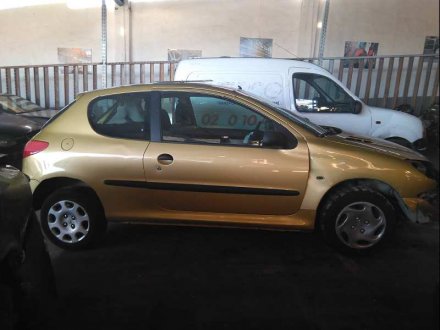 Vehiculo en el desguace: PEUGEOT 206 BERLINA Look