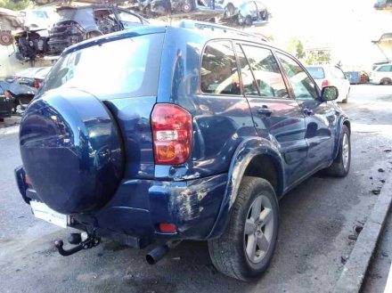 Vehiculo en el desguace: TOYOTA RAV 4 (A2) 2.0 D-4D Executive 4X4 (2003->)