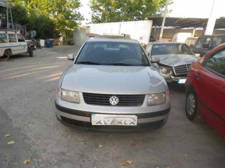 Vehiculo en el desguace: VOLKSWAGEN PASSAT BERLINA (3B2) Comfortline