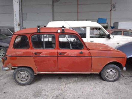 Vehiculo en el desguace: RENAULT 4 BERLINA/FAMILIAR/FURGONETA F6 Familiar (R 2370)