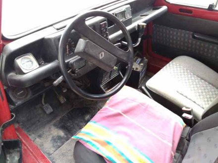 Vehiculo en el desguace: RENAULT 4 BERLINA/FAMILIAR/FURGONETA F6 Familiar (R 2370)