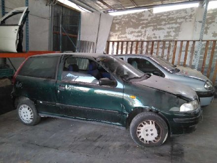 Vehiculo en el desguace: FIAT PUNTO BERLINA (176) 60 SX