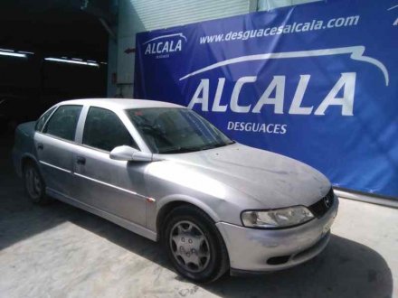 Vehiculo en el desguace: OPEL VECTRA B BERLINA Básico (1999->)