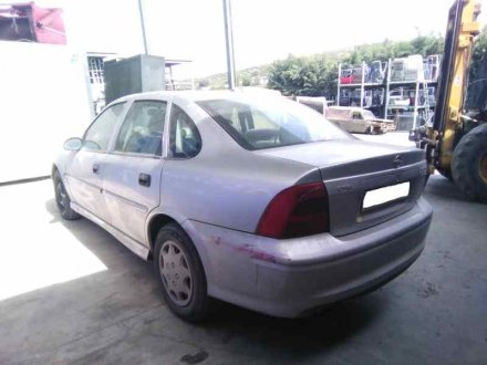 Vehiculo en el desguace: OPEL VECTRA B BERLINA Básico (1999->)