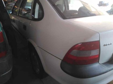 Vehiculo en el desguace: OPEL VECTRA B BERLINA CD