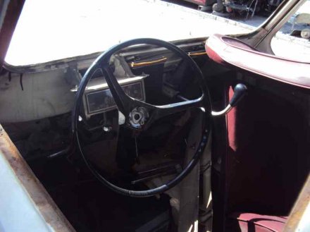 Vehiculo en el desguace: RENAULT 4 BERLINA/FAMILIAR/FURGONETA Básico / L (R 1123)