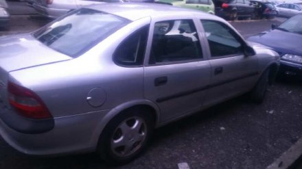 Vehiculo en el desguace: OPEL VECTRA B BERLINA Básico (1999->)